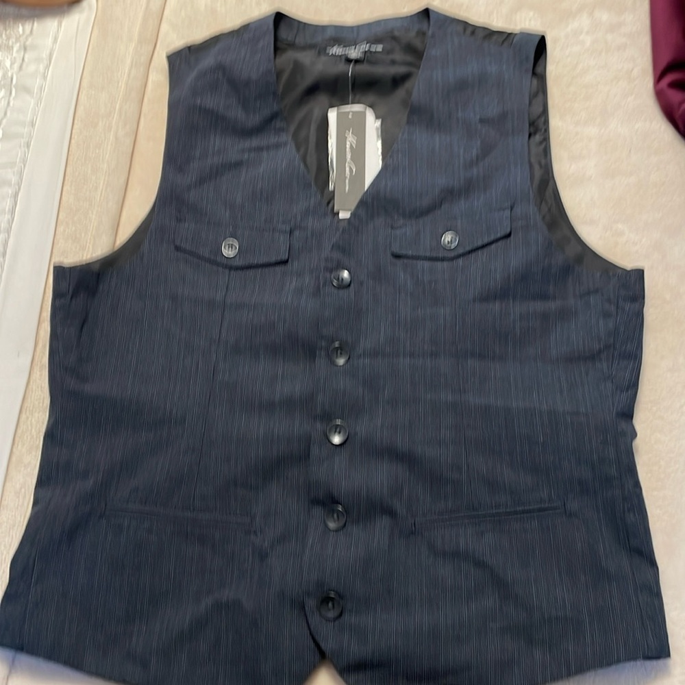 Kenneth Cole dress up  vest size L,brand new